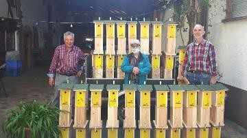 100 Nistkästen gebaut von Michael Müller, Michael Basler und Linus Rauer v.l.