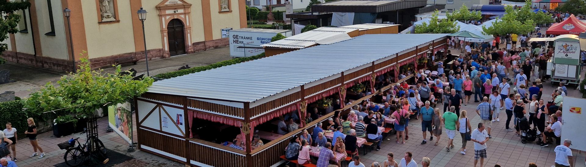 Rathausplatz beim Wein- und Gassenfest